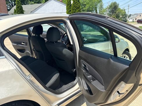 Used 2011 Chevrolet Cruze Eco FWD image 13