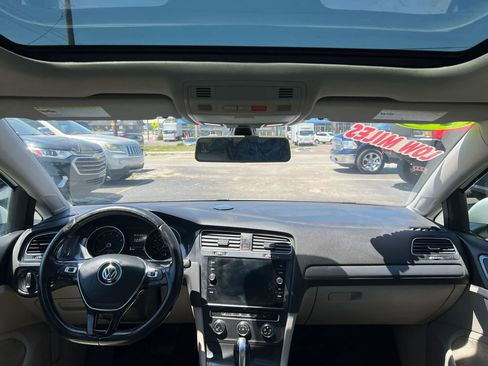 Used 2018 Volkswagen Golf SE FWD image 12