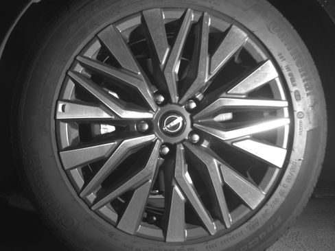 Used 2025 Nissan Altima 2.5 SV FWD image 12