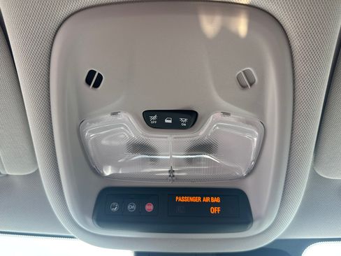 Used 2023 Chevrolet TrailBlazer LT w/ Convenience Package FWD image 10