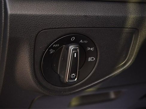 Certified 2023 Volkswagen Atlas SE image 11