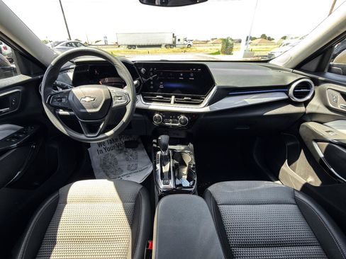 Used 2024 Chevrolet Trax LT FWD image 16