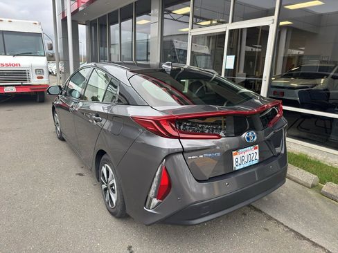 Used 2019 Toyota Prius Prime Advanced image 10