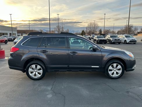 Used 2011 Subaru Outback 2.5i Limited image 6