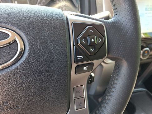 Used 2022 Toyota 4Runner SR5 RWD image 20
