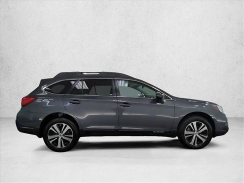 Used 2018 Subaru Outback 2.5i Limited w/ Popular Package #2 AWD/4WD image 4