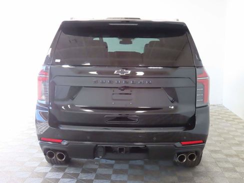 Used 2025 Chevrolet Suburban Z71 image 4