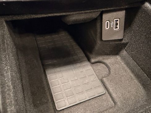 Used 2023 Lincoln Nautilus Reserve image 34