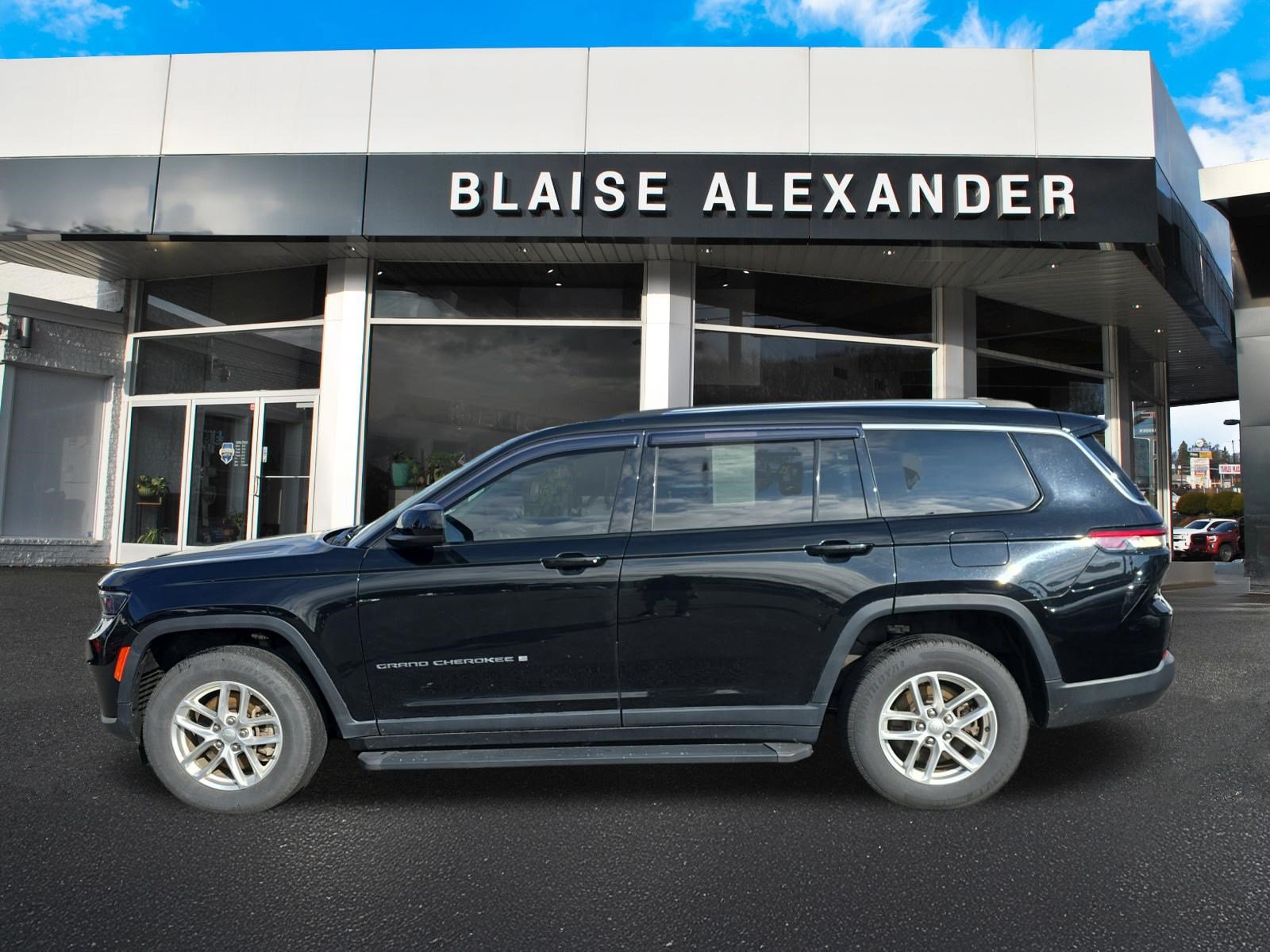 Used 2022 Jeep Grand Cherokee L Laredo w/ Luxury Tech Group I AWD/4WD image 10