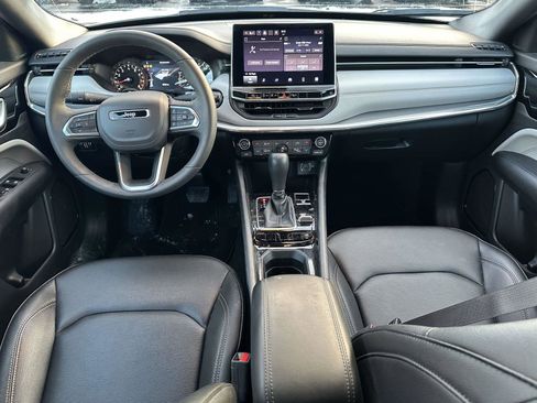 Used 2024 Jeep Compass Limited image 14