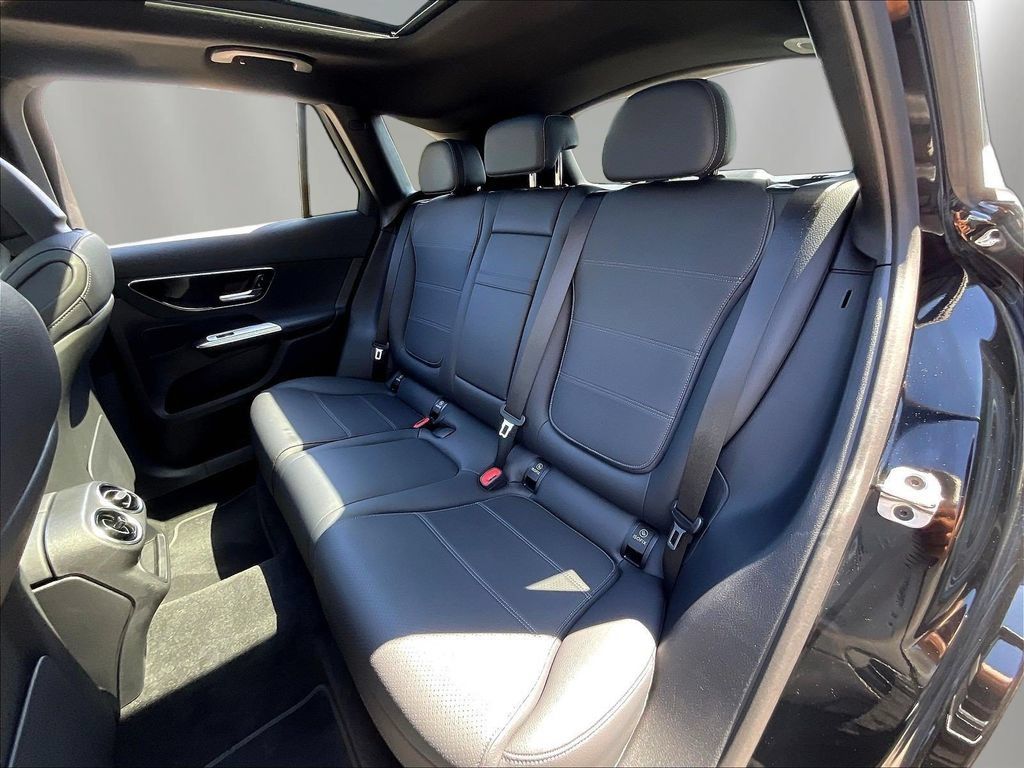 Used 2026 Mercedes-Benz GLC 300 image 23