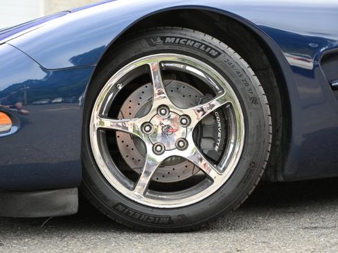 Used 2000 Chevrolet Corvette Convertible w/ Memory Pkg RWD image 21