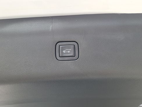 Used 2024 Buick Enclave Essence FWD image 17