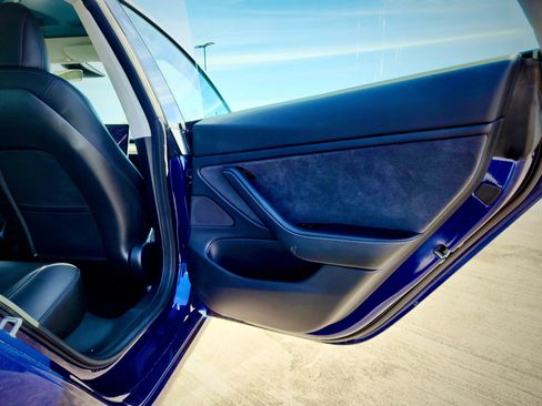 Used 2018 Tesla Model 3 Mid Range RWD image 16