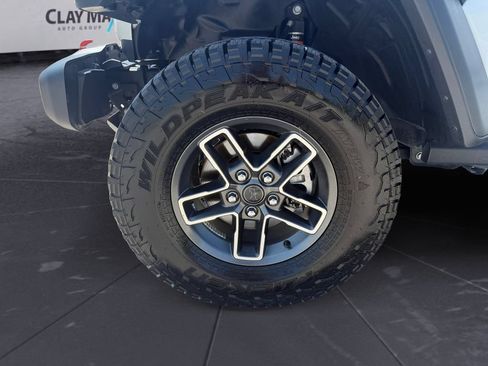 Used 2025 Jeep Gladiator Mojave w/ Convenience Group AWD/4WD image 14