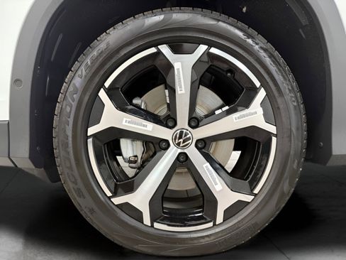 New 2025 Volkswagen Tiguan SE image 23