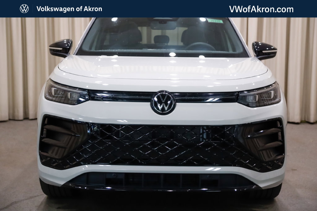 New 2026 Volkswagen Tiguan SE R-Line FWD image 3