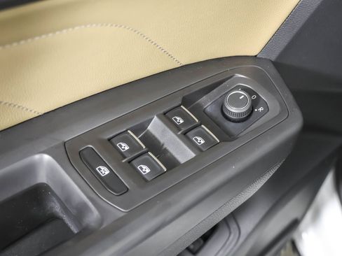 Used 2023 Volkswagen Atlas Cross Sport SE image 34