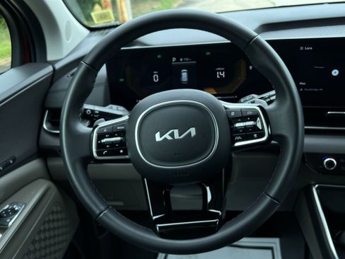 Used 2025 Kia Carnival EX FWD image 39