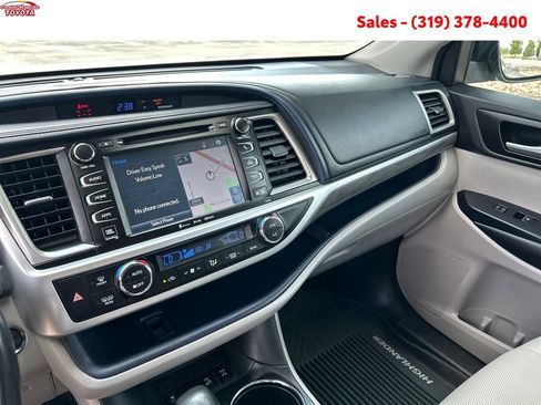 Certified 2018 Toyota Highlander Limited AWD/4WD image 16