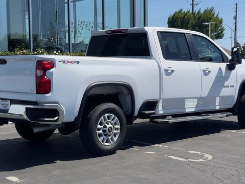 Used 2025 Chevrolet Silverado 2500 LT w/ Convenience Package AWD/4WD image 4