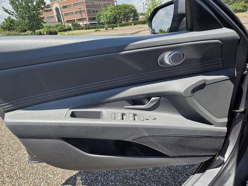 Used 2025 Hyundai Elantra SEL FWD image 25
