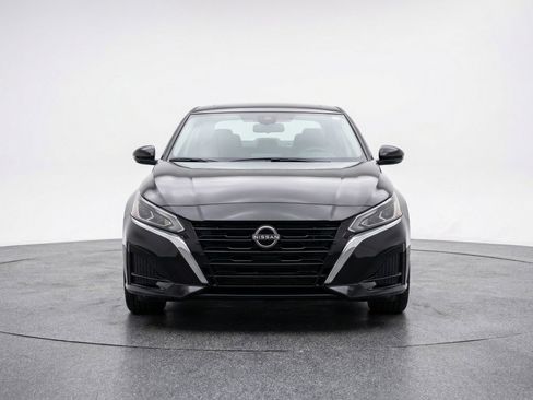 Used 2025 Nissan Altima 2.5 SV image 2