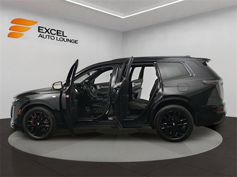 Used 2022 Cadillac XT6 Sport w/ LPO, ONYX Package image 43