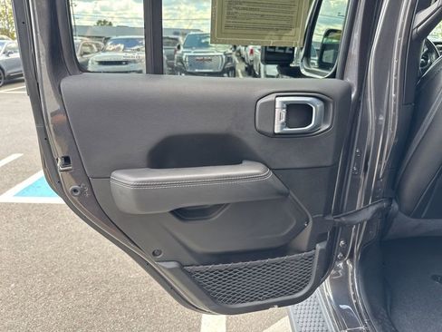 Used 2021 Jeep Wrangler Unlimited Sahara image 39