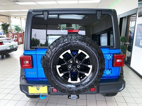 Used 2024 Jeep Wrangler Unlimited Rubicon 4xe w/ Convenience Group AWD/4WD image 6