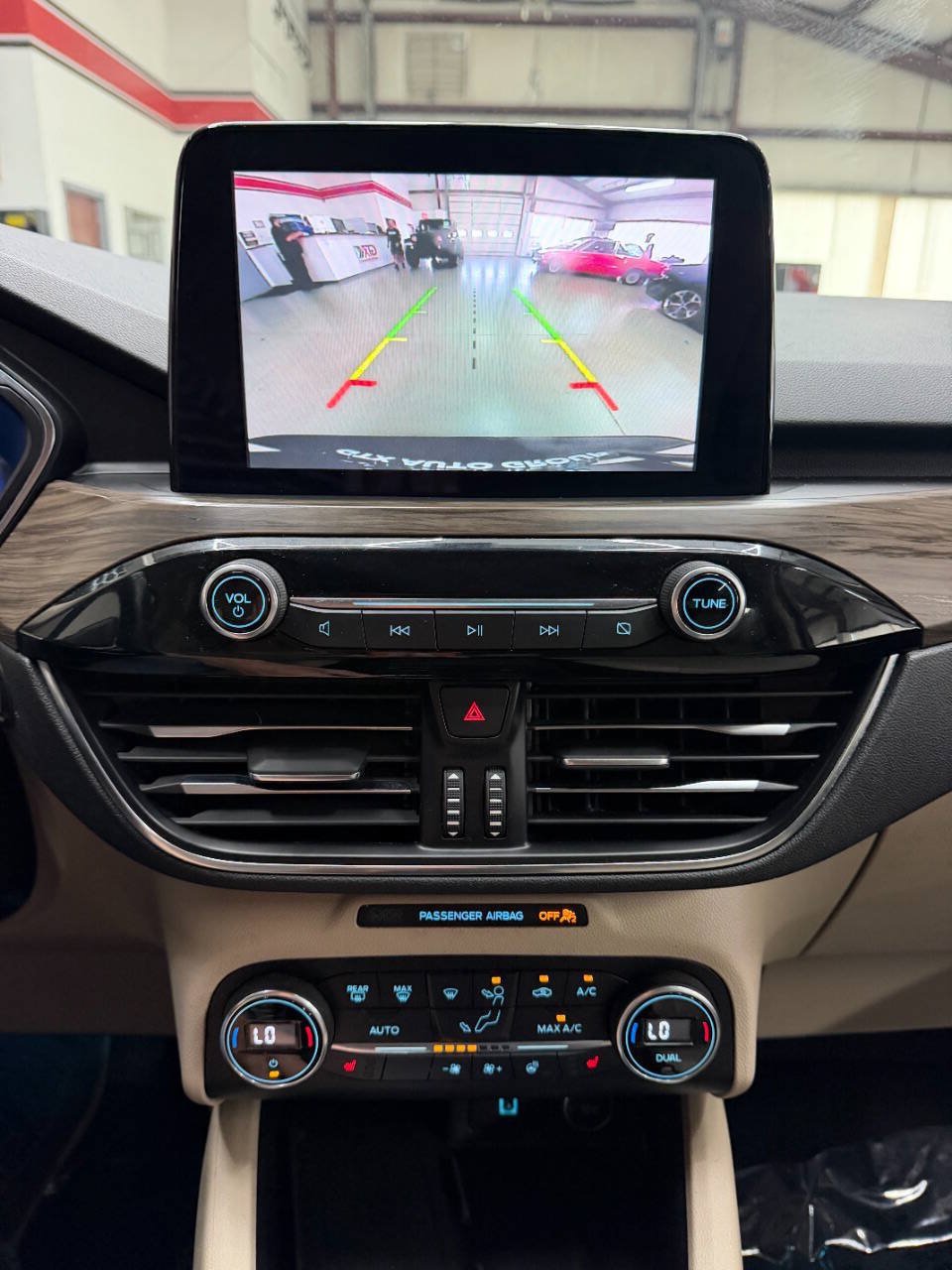 Used 2020 Ford Escape Titanium AWD/4WD image 28
