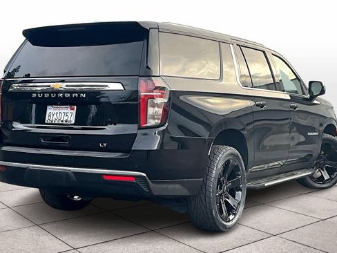 Used 2022 Chevrolet Suburban LT w/ Luxury Package image 16