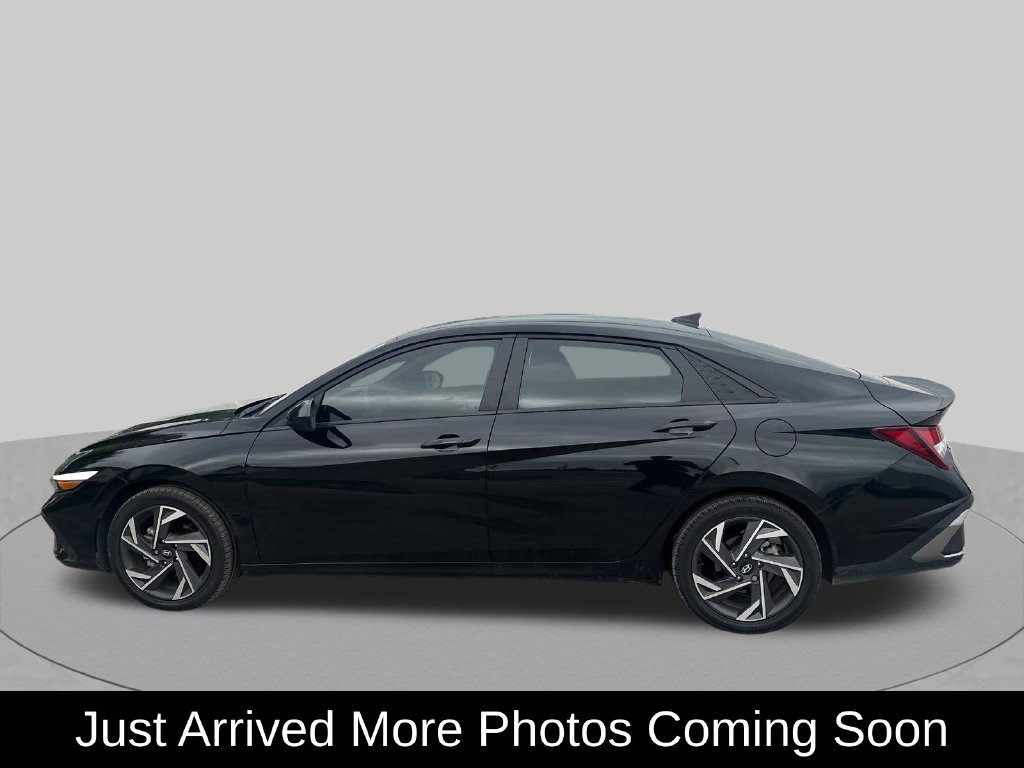 Used 2025 Hyundai Elantra Sport FWD image 2