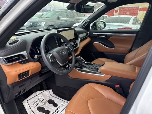 Used 2023 Toyota Highlander Platinum image 20