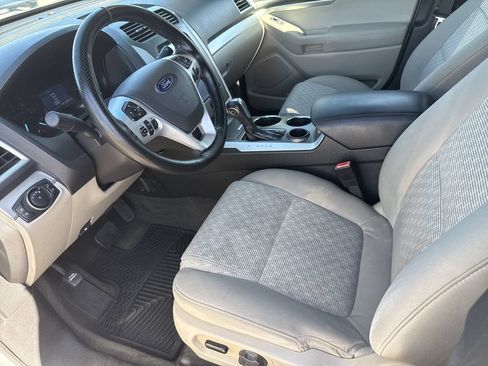 Used 2014 Ford Explorer XLT FWD image 10