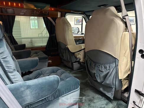 Used 1992 Chevrolet G20 RWD image 32