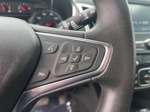 Used 2018 Chevrolet Equinox LT image 18