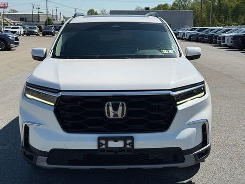Used 2023 Honda Pilot Touring image 2