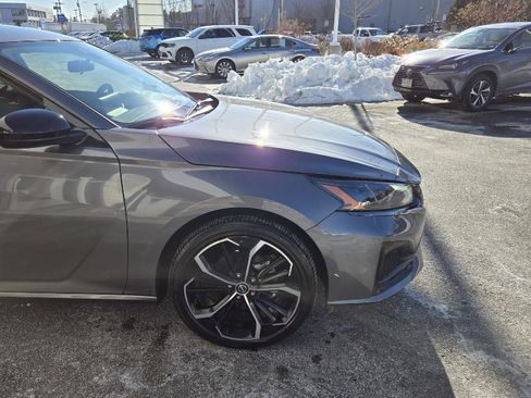 Used 2024 Nissan Altima 2.5 SR w/ SR Premium Package image 14