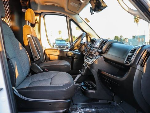 Used 2025 RAM ProMaster 2500 w/ U-Haul Equipment Group FWD image 18