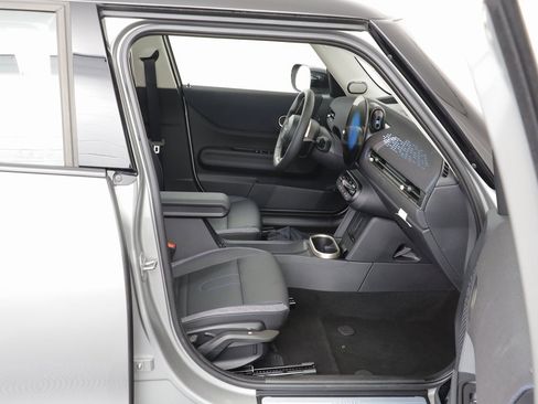 Certified 2025 MINI Cooper S image 19