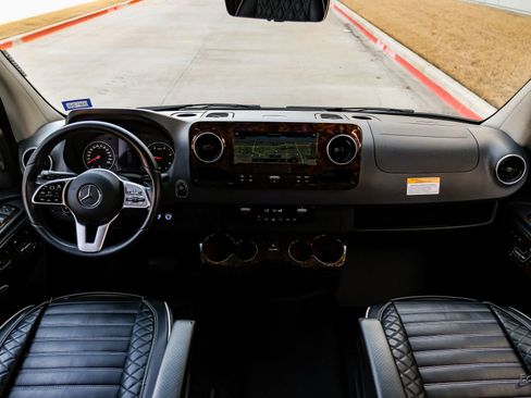 Used 2023 Mercedes-Benz Sprinter 3500 image 35