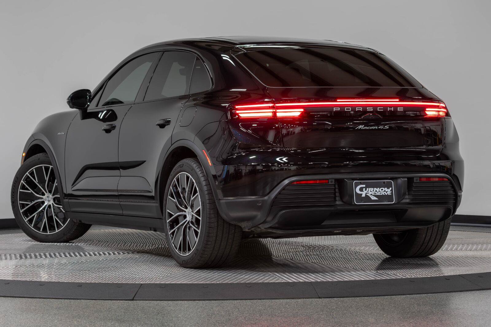 Used 2025 Porsche Macan 4S Electric AWD/4WD image 30