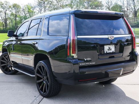 Used 2018 Cadillac Escalade Luxury image 22