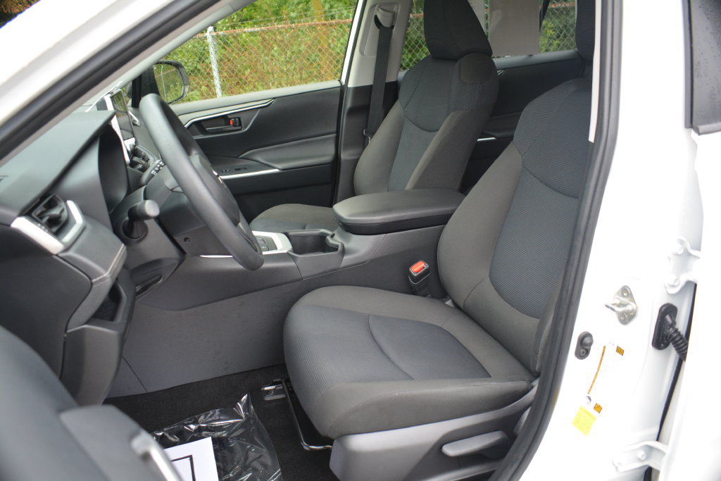 Used 2025 Toyota RAV4 LE AWD/4WD image 9