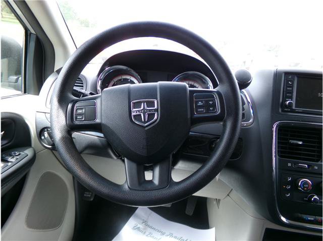 Used 2017 Dodge Grand Caravan SE FWD image 4