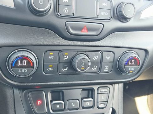 Used 2019 GMC Terrain SLT w/ Preferred Package AWD/4WD image 14