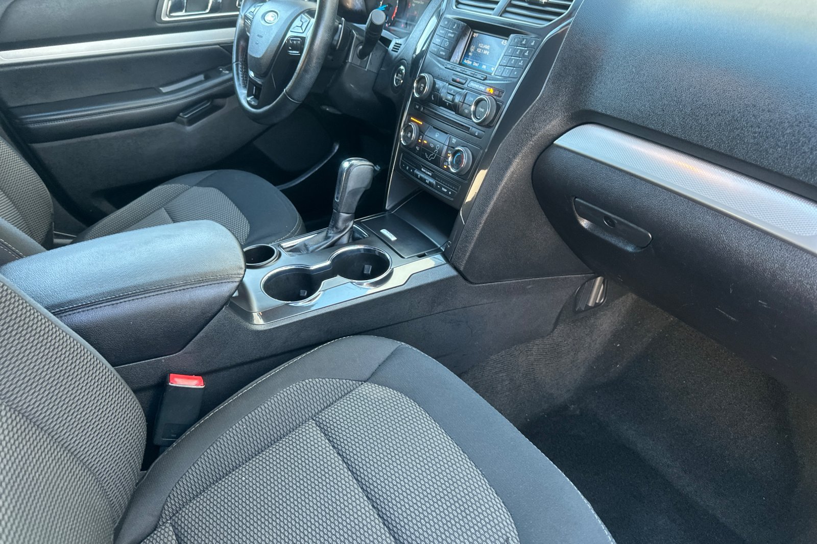 Used 2017 Ford Explorer XLT FWD image 19