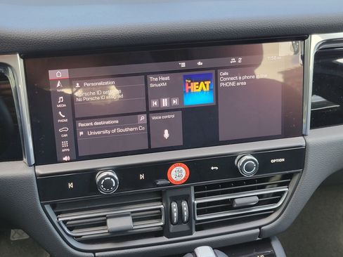 Used 2025 Porsche Macan image 17