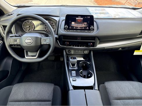 Certified 2025 Nissan Rogue SV image 2